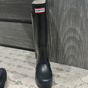Hunter black rain boots